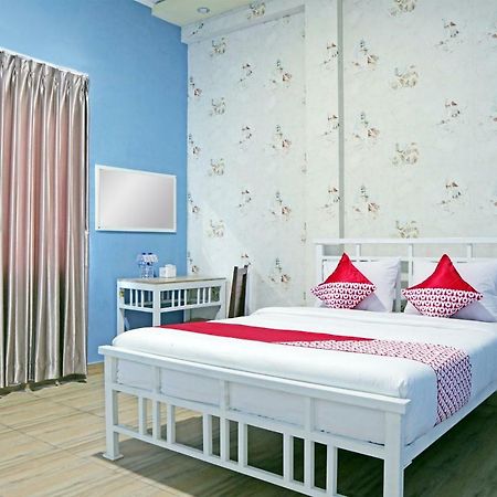 Oyo 1386 Hotel Grand Gabelo บูกิตติงกี ภายนอก รูปภาพ